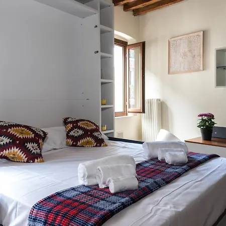 A Due Passi Della Casa Natale Del Maestro Toscanini Apartmán