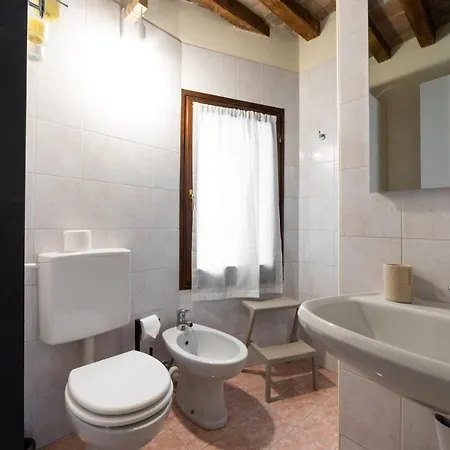 A Due Passi Della Casa Natale Del Maestro Toscanini Apartmán *