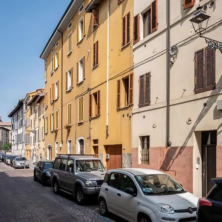 Apartment A Due Passi Della Casa Natale Del Maestro Toscanini Parma
