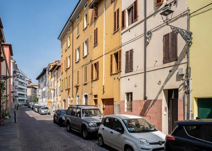 Apartment A Due Passi Della Casa Natale Del Maestro Toscanini Parma