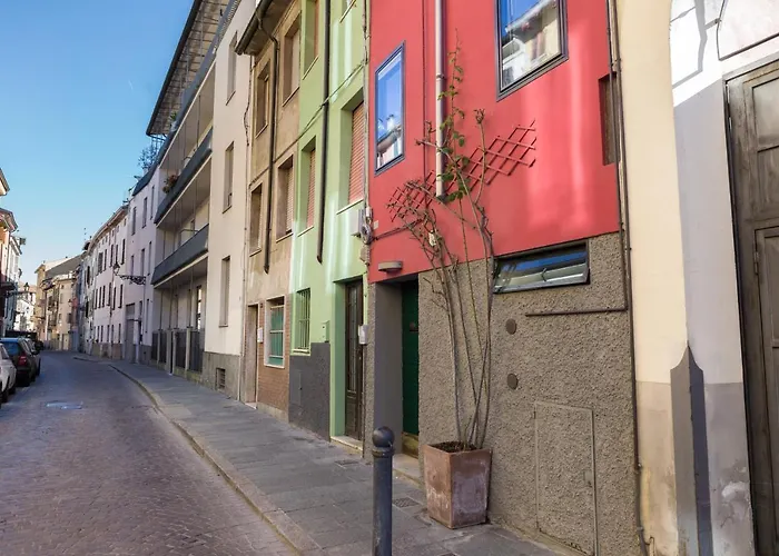 A Due Passi Della Casa Natale Del Maestro Toscanini *